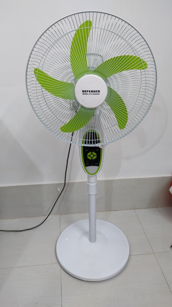 Defender 2936HRS 16″ AC-DC Rechargeable Full Stand fan with Remote